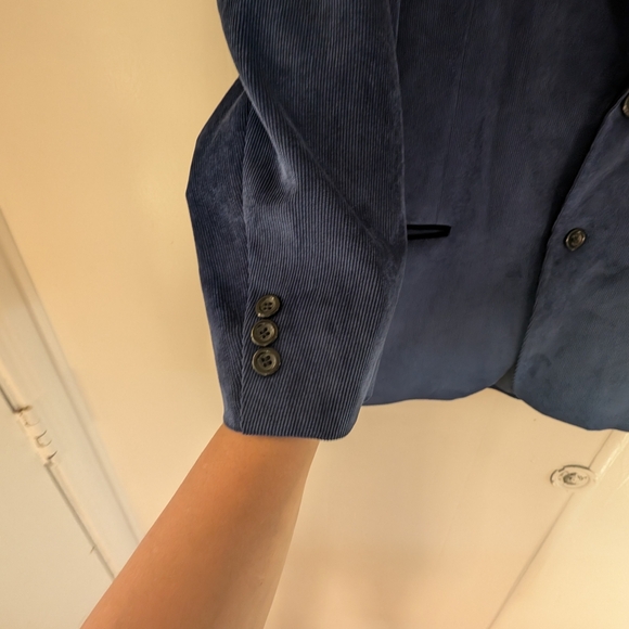 Blue Velvet Blazer Coat with Modern Fit and Notch Lapels - Picture 6 of 9